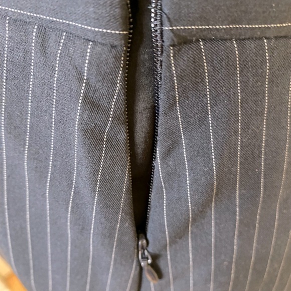 Nygård Collection navy/white pinstripe accordion pleat fully lined skirt 💙🤍 - Picture 7 of 10